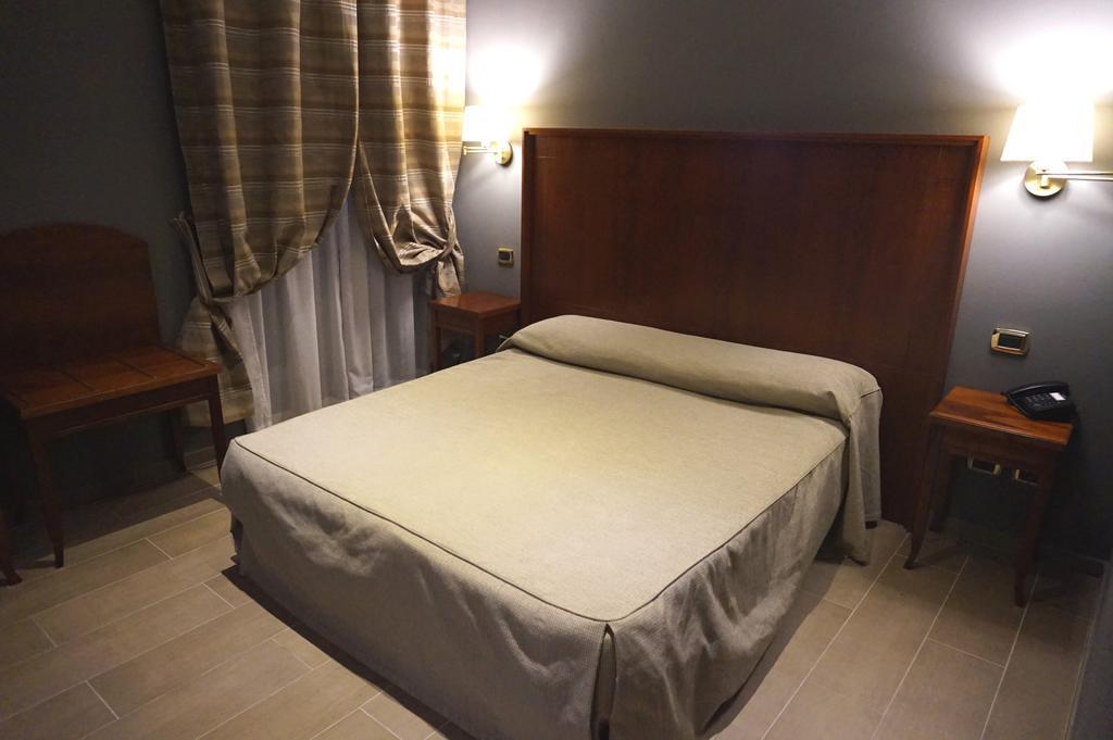 Hotel Taormina Roma Oda fotoğraf